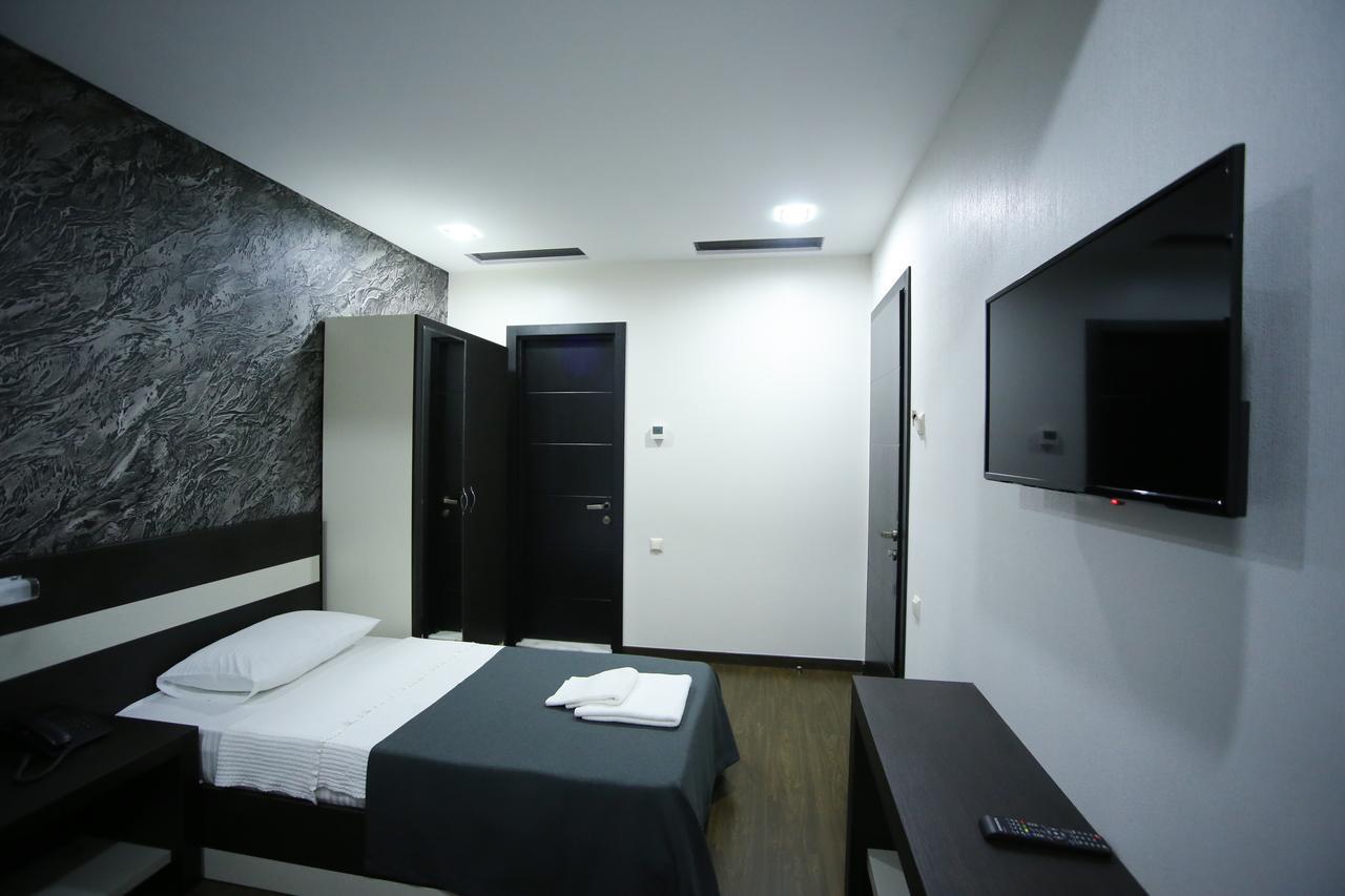 West Tower Hotel Kutaisi Ngoại thất bức ảnh