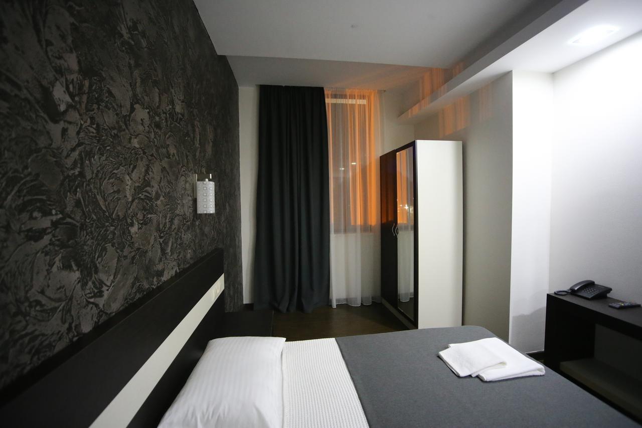 West Tower Hotel Kutaisi Ngoại thất bức ảnh